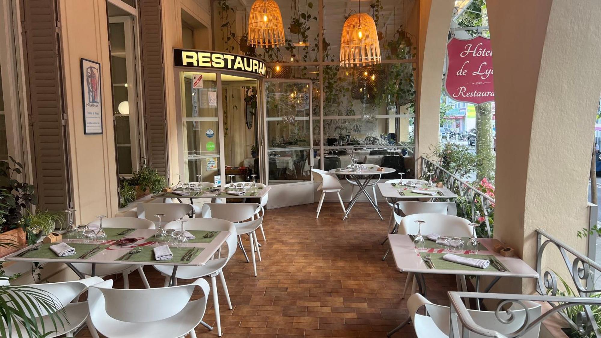Logis Hotel Restaurant Grand Hotel De Lyon Vals-les-Bains Eksteriør bilde