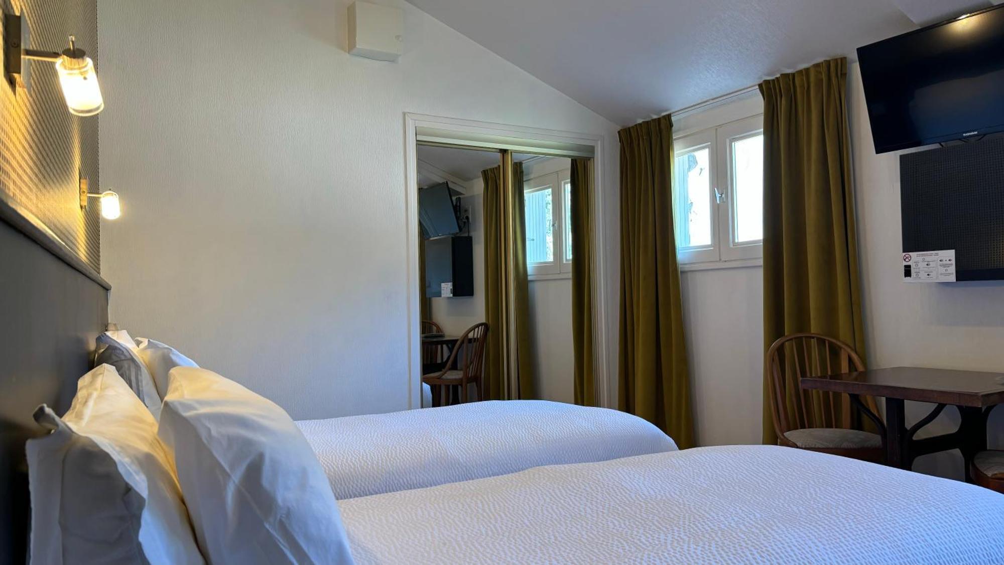 Logis Hotel Restaurant Grand Hotel De Lyon Vals-les-Bains Eksteriør bilde