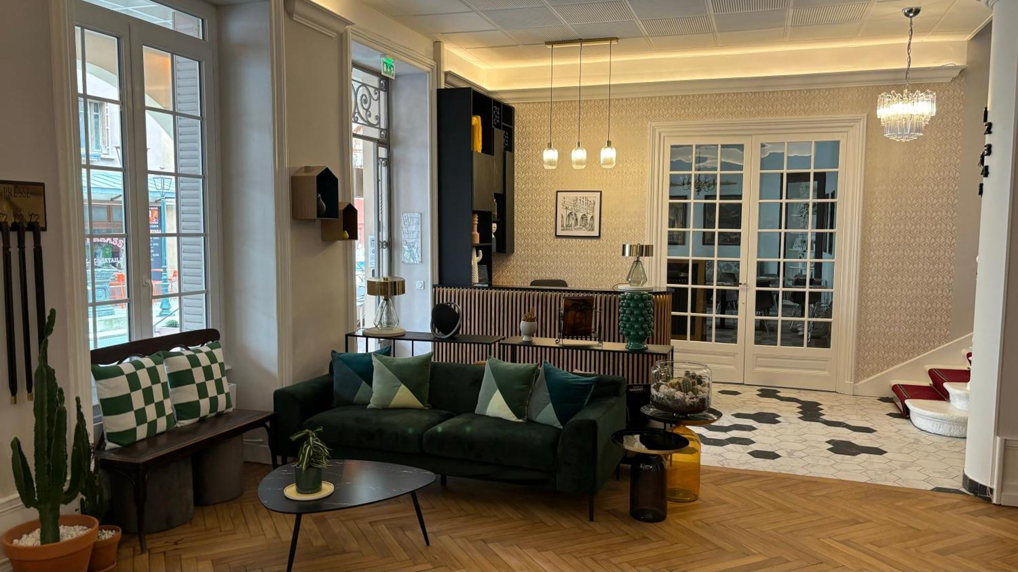 Logis Hotel Restaurant Grand Hotel De Lyon Vals-les-Bains Eksteriør bilde