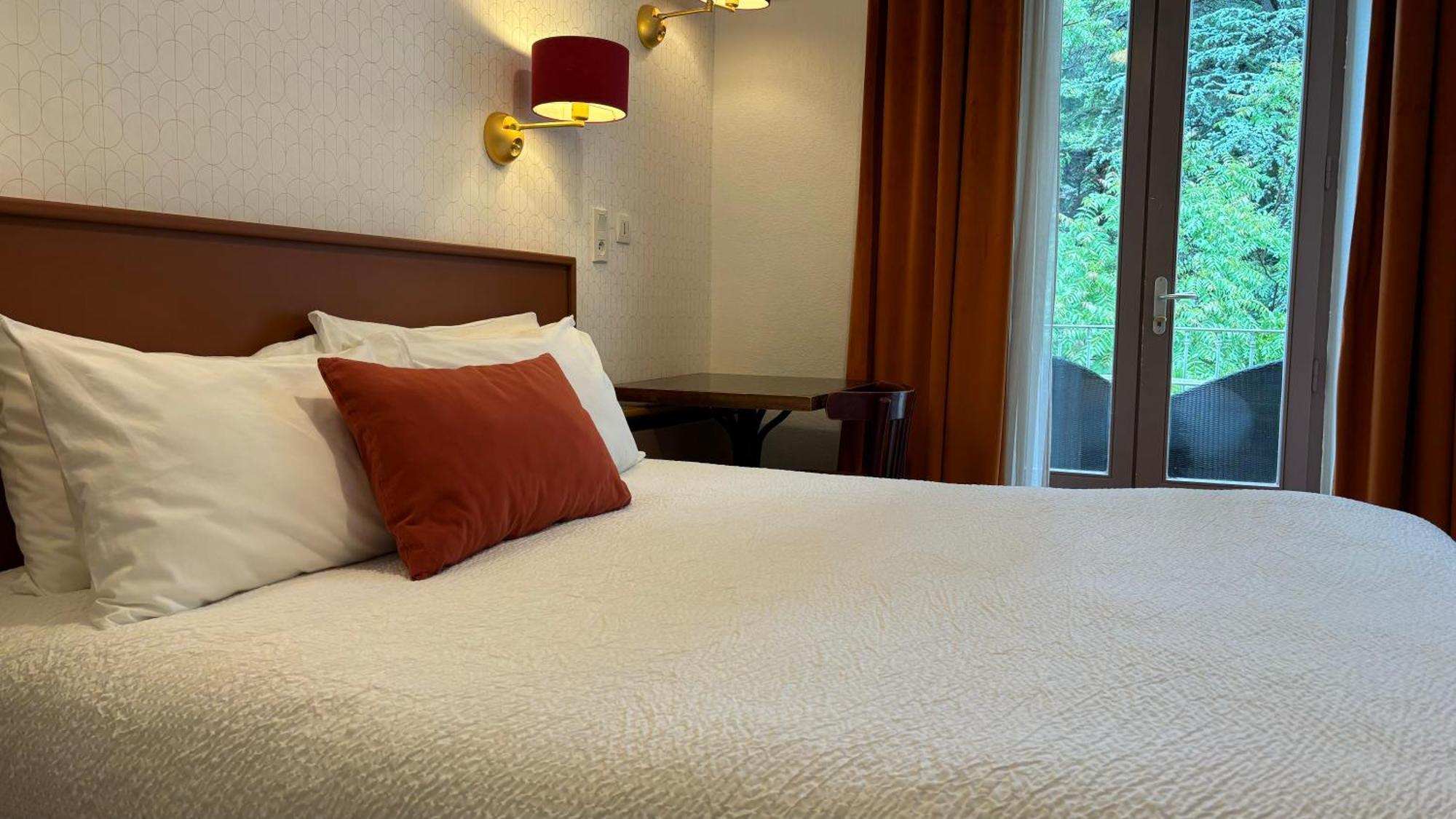 Logis Hotel Restaurant Grand Hotel De Lyon Vals-les-Bains Eksteriør bilde
