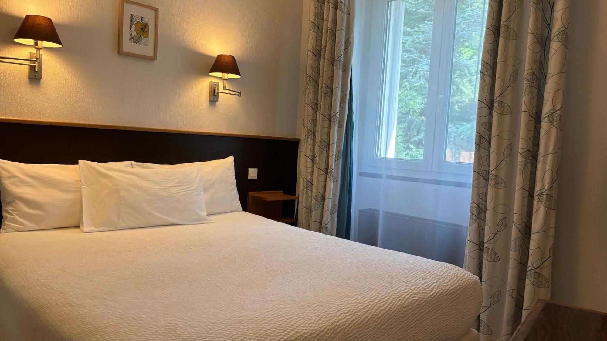 Logis Hotel Restaurant Grand Hotel De Lyon Vals-les-Bains Eksteriør bilde