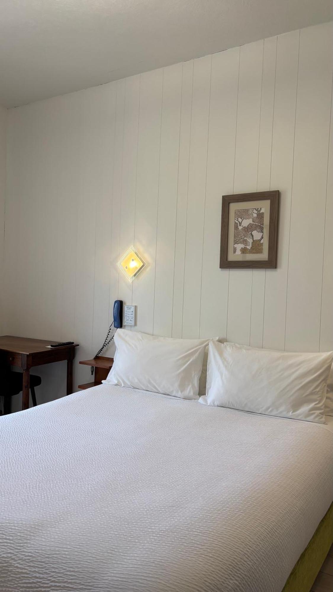 Logis Hotel Restaurant Grand Hotel De Lyon Vals-les-Bains Eksteriør bilde