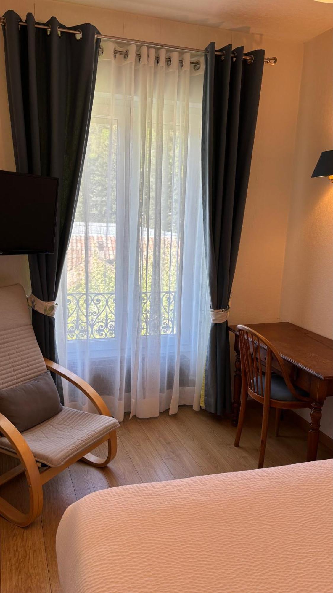 Logis Hotel Restaurant Grand Hotel De Lyon Vals-les-Bains Eksteriør bilde