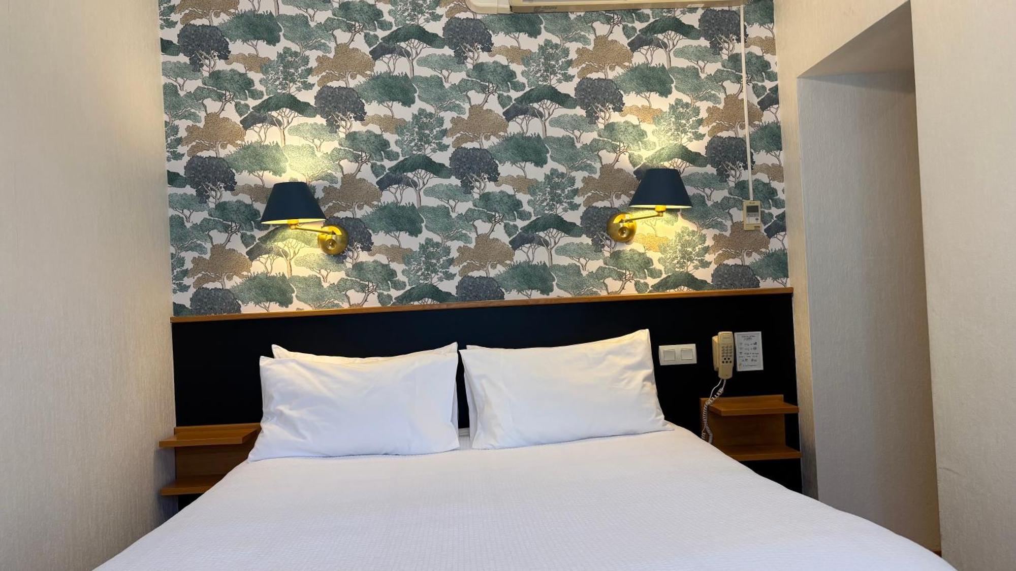 Logis Hotel Restaurant Grand Hotel De Lyon Vals-les-Bains Eksteriør bilde